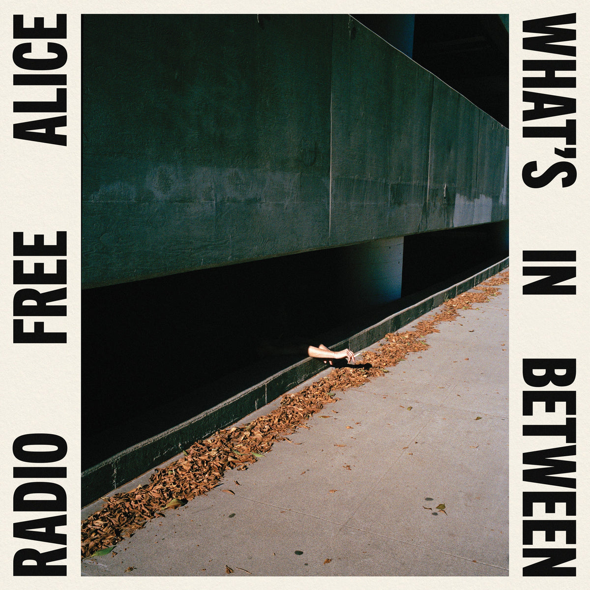 Radio Free Alice - What'S In Between (Black Vinyl)